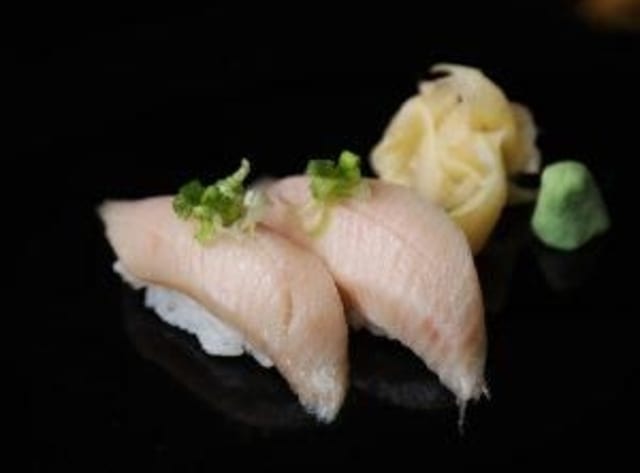 Yellowtail Sushi (2pcs)