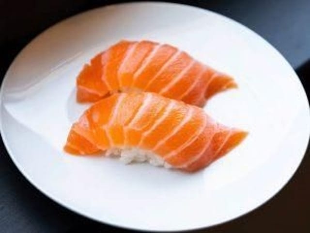 Salmon Sushi 2pcs.