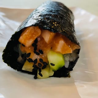 Fresh Salmon Handroll