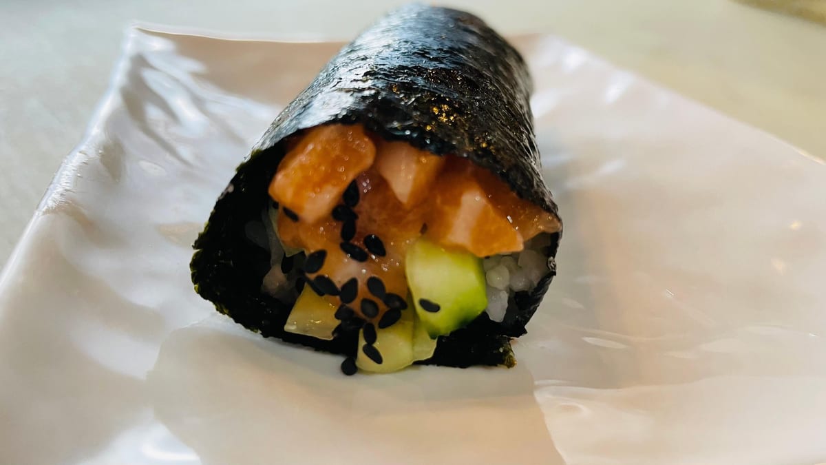 Fresh Salmon Handroll
