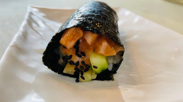 Fresh Salmon Handroll