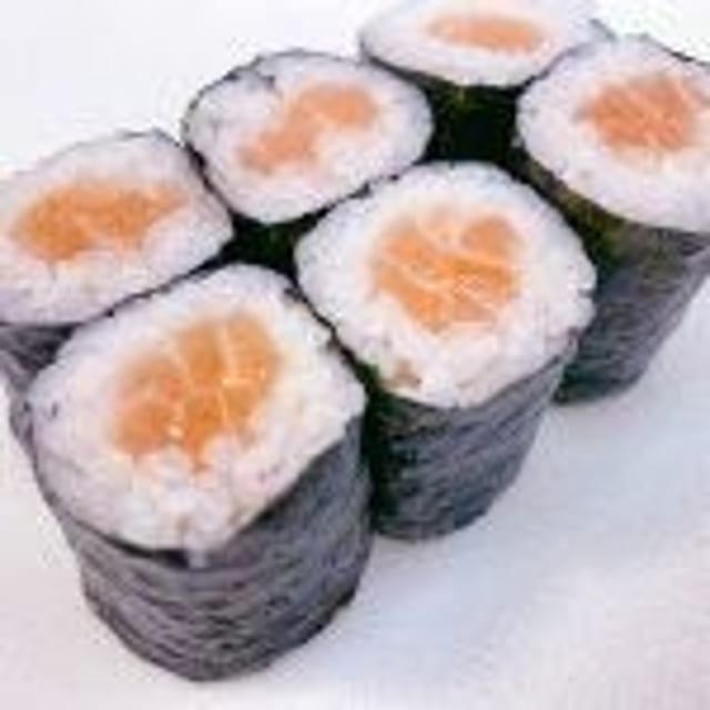 Salmon Maki Roll.